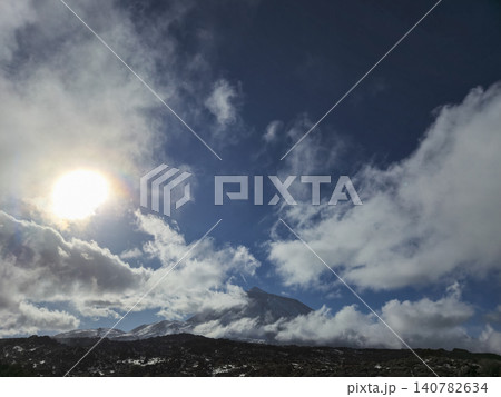 Dramatic mountain landscape with sun and clouds 140782634