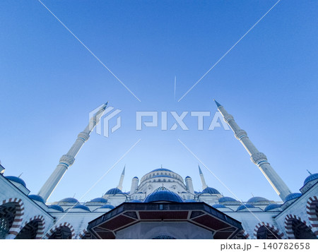 Grand mosque architecture under clear blue sky 140782658