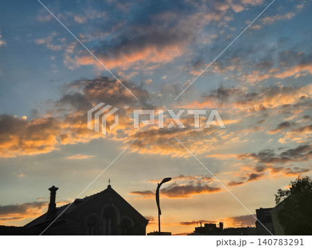 Colorful sunset sky over silhouetted city rooftops Colorful sunset sky over silhouetted city rooftops 140783291