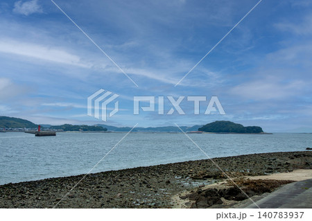 東幡豆海岸から見る前島の風景(愛知県西尾市東幡豆町) 東幡豆海岸から見る前島の風景(愛知県西尾市東幡豆町) 140783937