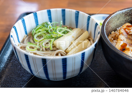 おいしい蕎麦と豚丼のセット おいしい蕎麦と豚丼のセット 140784046