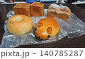 パン屋で購入した惣菜パンと菓子パン（動物パン・キューブパン） 140785287