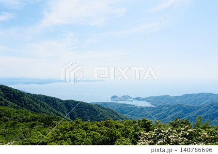 西方ヶ岳から蠑螺ヶ岳続く登山道からの景色 西方ヶ岳から蠑螺ヶ岳続く登山道からの景色 140786696