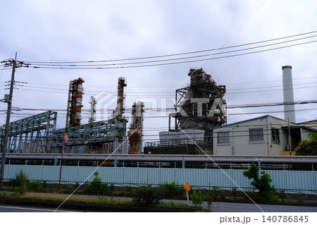 鉄塔とパイプが織りなす機能美、川崎・東扇島の工業地帯 鉄塔とパイプが織りなす機能美、川崎・東扇島の工業地帯 140786845