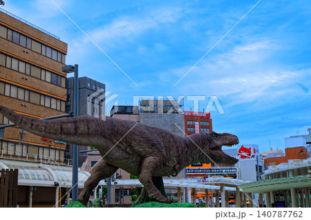 福井鉄道乗り場前の肉食恐竜 ティラノサウルス・レックス 恐竜ロボット 福井鉄道乗り場前の肉食恐竜 ティラノサウルス・レックス 恐竜ロボット 140787762