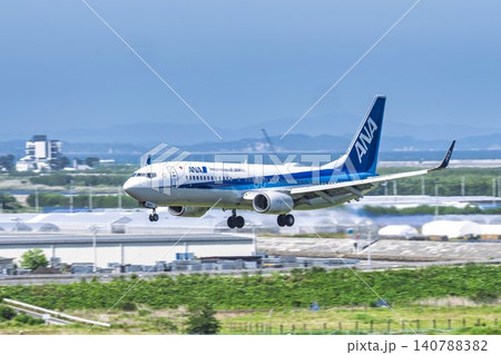 青空の仙台空港 着陸中の飛行機 宮城県名取市 青空の仙台空港 着陸中の飛行機 宮城県名取市 140788382