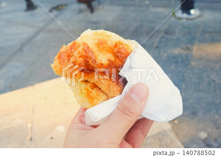 イスタンブール街歩きで楽しむ焼きたてパン イスタンブール街歩きで楽しむ焼きたてパン 140788502
