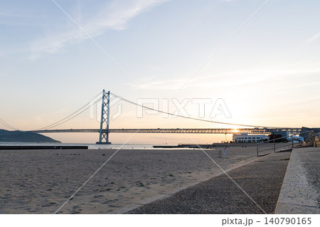 夕暮れの明石海峡大橋 夕暮れの明石海峡大橋 140790165