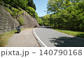 新緑に包まれた山道でバイクを停め、景色を楽しむツーリング。 140790168