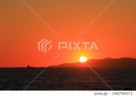 海に沈む夕日 海に沈む夕日 140790371