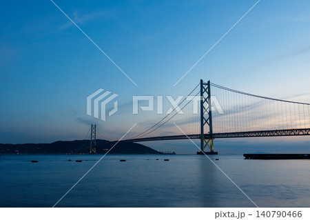 ブルーアワーと明石海峡大橋 140790466