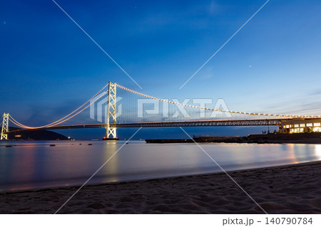 ライトアップされた明石海峡大橋 ライトアップされた明石海峡大橋 140790784