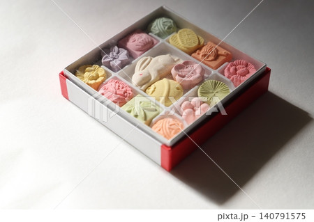美しい和三盆の干菓子 美しい和三盆の干菓子 140791575