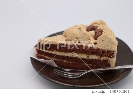 コーヒー味のケーキのクローズアップ コーヒー味のケーキのクローズアップ 140791801