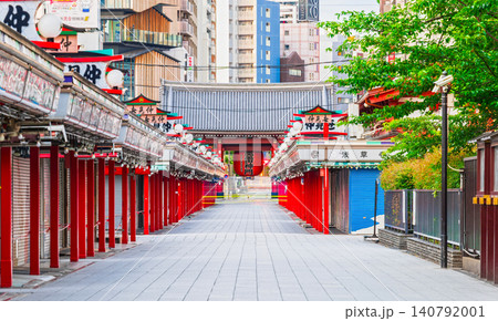 浅草寺 仲見世と雷門 朝景 浅草寺 仲見世と雷門 朝景 140792001