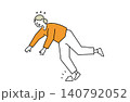 つまづく初老の女性 140792052