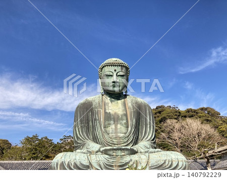 青空にむ鎌倉大仏（高徳院）の正面風景 140792229