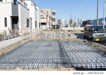 複数の新築戸建てを建てる分譲地の住宅基礎配筋工事 140792254