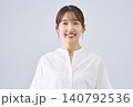 笑顔の日本人女性のスタジオポートレート 笑顔の日本人女性のスタジオポートレート 140792536