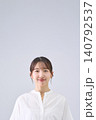 笑顔の日本人女性のスタジオポートレート 笑顔の日本人女性のスタジオポートレート 140792537