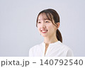 笑顔の日本人女性のスタジオポートレート 笑顔の日本人女性のスタジオポートレート 140792540