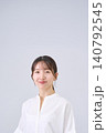 笑顔の日本人女性のスタジオポートレート 笑顔の日本人女性のスタジオポートレート 140792545