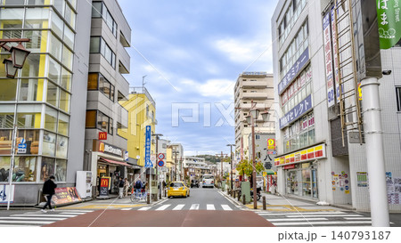 神奈川県横須賀市の都市風景 京急久里浜駅前の街並み 神奈川県横須賀市の都市風景 京急久里浜駅前の街並み 140793187