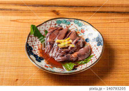 濃厚な旨味が詰まった、酒の肴の定番ホタルイカの沖漬け 濃厚な旨味が詰まった、酒の肴の定番ホタルイカの沖漬け 140793205