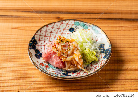 ネギトロの脂と梅水晶の酸味が絶妙な創作おつまみ ネギトロの脂と梅水晶の酸味が絶妙な創作おつまみ 140793214