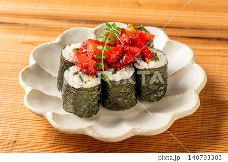 鰻の旨味とイチゴバターの風味が織りなす驚きの創作寿司 鰻の旨味とイチゴバターの風味が織りなす驚きの創作寿司 140793303