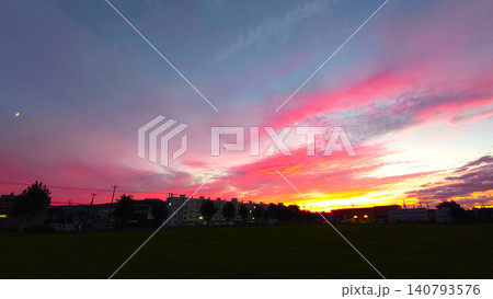 夕焼けの町並み 夕焼けの町並み 140793576