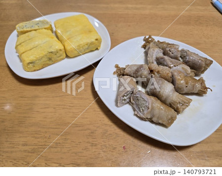 葉山土産のしらす入り卵焼きと豚肉のえのき巻き 家庭料理の夕食おかず 葉山土産のしらす入り卵焼きと豚肉のえのき巻き 家庭料理の夕食おかず 140793721