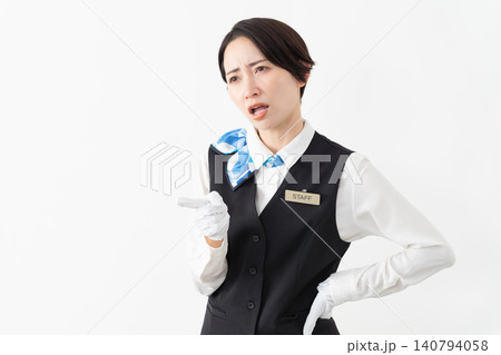 制服を着たアテンダントの女性　旅行イメージ 140794058