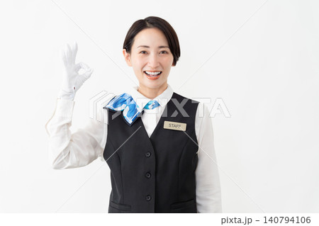 制服を着たアテンダントの女性　旅行イメージ 140794106