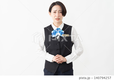 制服を着た受付係の女性　ジョブイメージ 140794257