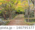 紅葉のある石段 140795377