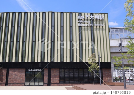 西鉄下大利駅西口の駅前広場(福岡県大野城市) 西鉄下大利駅西口の駅前広場(福岡県大野城市) 140795819