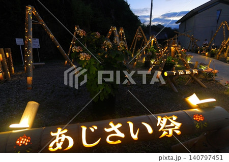 「伊豆下田了仙寺」アジサイと竹あかり 140797451