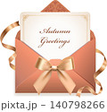 ゴールドリボンが付いた秋色の封筒と「Autumn Greetings」のメッセージカード 140798266