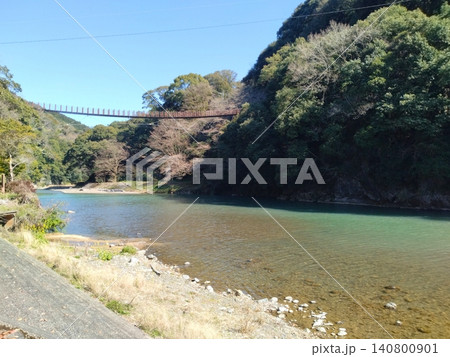 立神峡の清流と吊り橋 立神峡の清流と吊り橋 140800901
