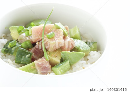 マグロとアボカドのポキ丼 マグロとアボカドのポキ丼 140801416