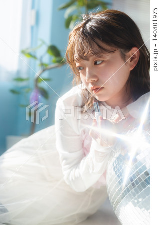 若い女性のポートレート 140801975