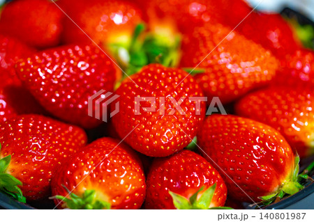 Fresh organic strawberries background, Fresh ripe organic strawberry in a dark plate 140801987