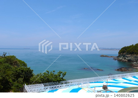 夏のリゾートホテルと海の絶景イメージ　真夏・夏休み・和歌山　紫外線対策 140802625