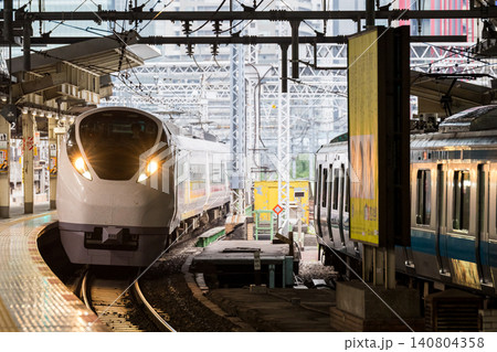 【上野東京ライン】新橋駅を通過する特急ときわ51号 【上野東京ライン】新橋駅を通過する特急ときわ51号 140804358