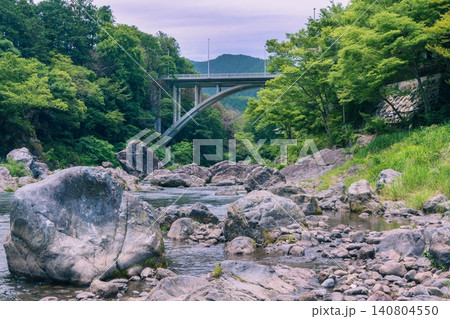 御岳渓谷 流れる川の水面 御岳渓谷 流れる川の水面 140804550