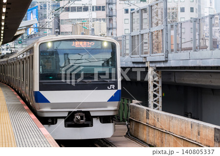 【上野東京ライン】新橋駅に停車する普通列車 【上野東京ライン】新橋駅に停車する普通列車 140805337