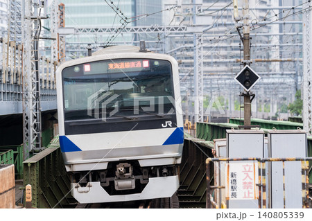 【上野東京ライン】新橋駅を発車する普通列車 【上野東京ライン】新橋駅を発車する普通列車 140805339