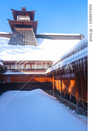 【建物】函館・雪の残る函館奉行所 140805409