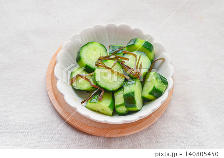 常備菜・作り置きおかずのきゅうりの塩昆布和え 常備菜・作り置きおかずのきゅうりの塩昆布和え 140805450